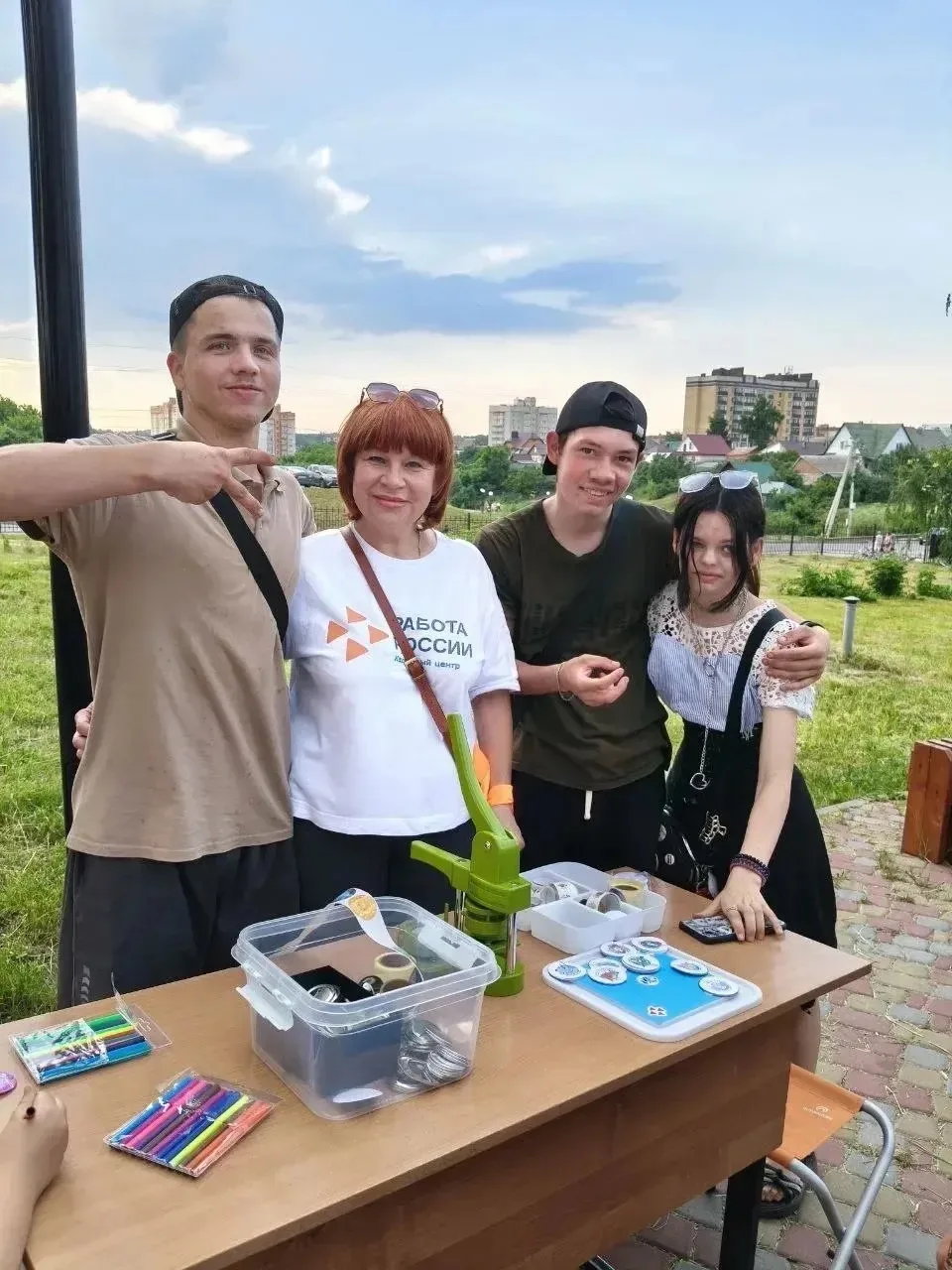 Тусуй здесь! — это не просто слова, а целая карьерная площадка под вечерним небом!

В День города Ра