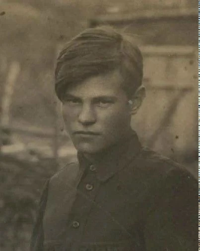 Мухин Дмитрий Васильевич (1907 – 1944гг), гвардии ефрейтор, артиллерист. 2 мая 1944 года в 1.5 км се
