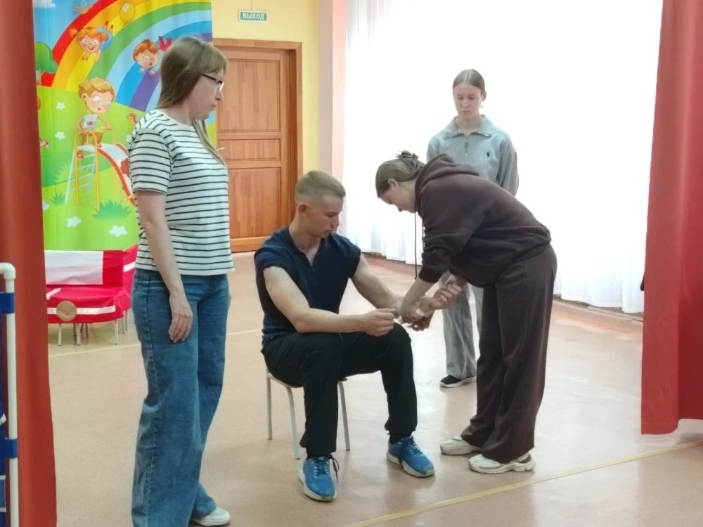 📆 В преддверии Дня защиты детей наши студенты 3 корпуса и преподаватель Смирнова Марина Николаевна 
