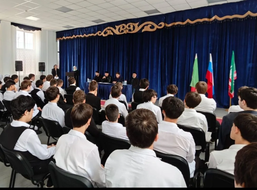 В рамках правового просвещения подрастающего поколения в нашей школе  прошла встреча начальника отде