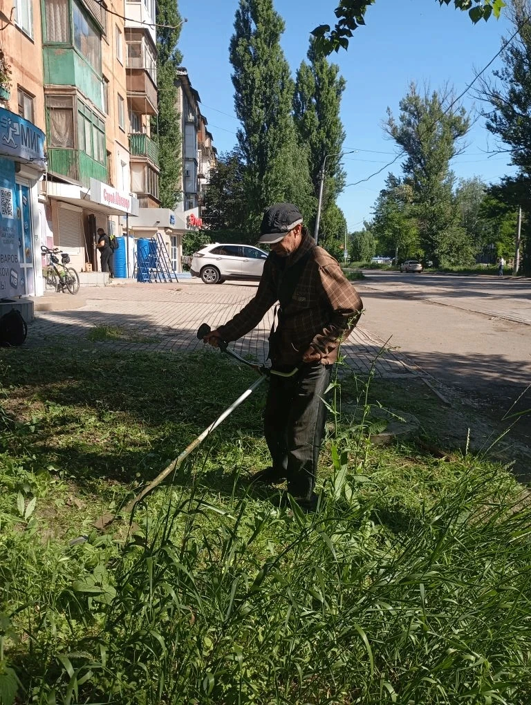 С целью приведения территории в надлежащее санитарное состояние в Кировском внутригородском районе г