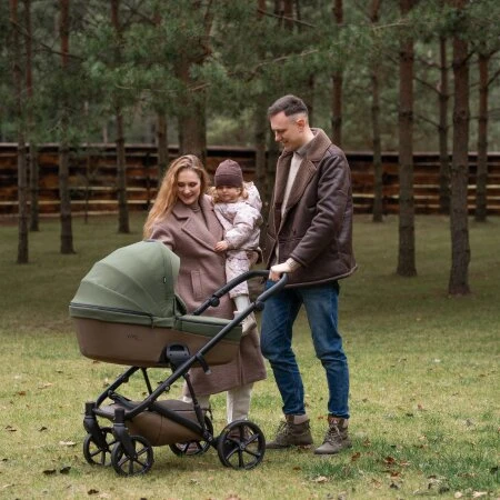 Снег, лед, слякоть? Не каждая коляска справится.

Если осенью и зимой вы гуляете каждый день, выбира