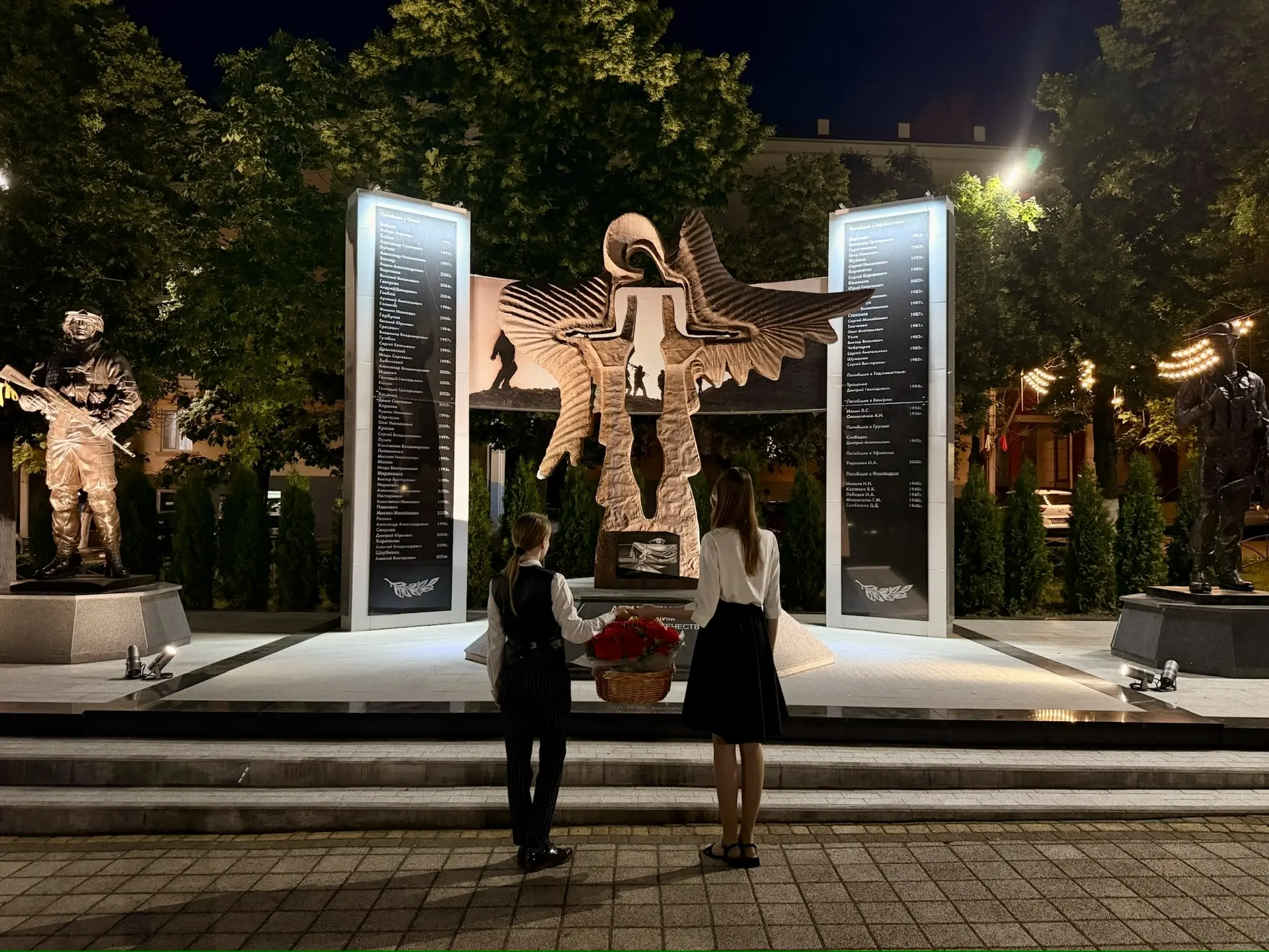 В ЗНАК ПАМЯТИ И БЛАГОДАРНОСТИ

В преддверии Дня памяти и скорби активисты первичного отделения общер