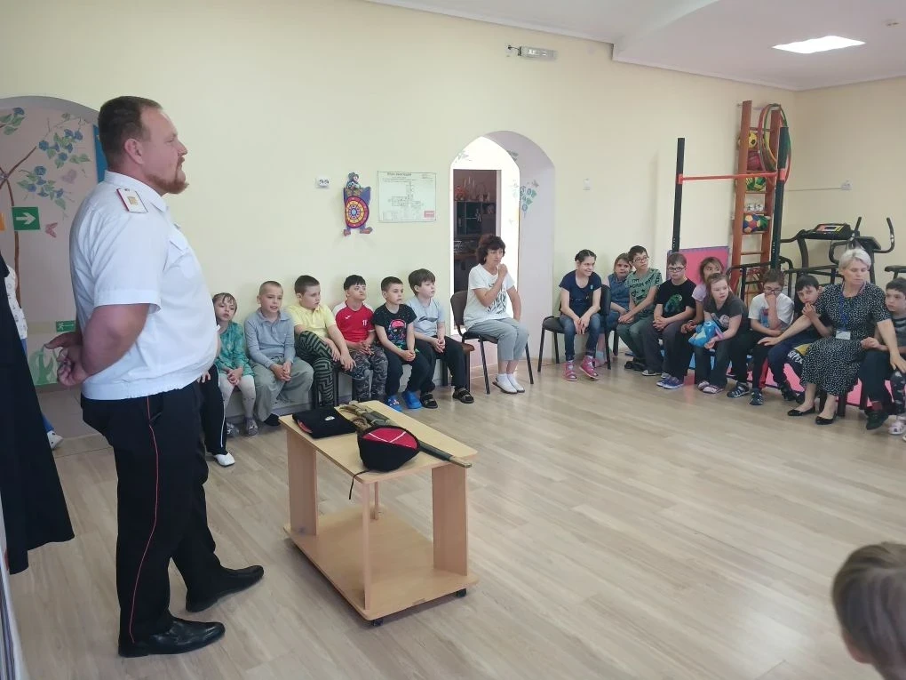 История, оружие и одежда казаков: познавательная беседа прошла в Темрюкском реабилитационном центре
