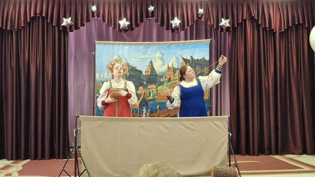🎭  Сегодня к нам в гости приехал театр кукол "Пчёлка" со сказочным представлением "Василиса".

Дошк