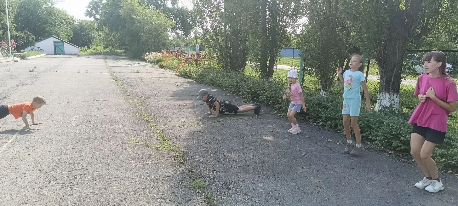 ☺23 июня
"День добрых дел" в нашем оздоровительном лагере "Колокольчик" 🌈☀💫
🤸‍♀️🏋‍♂️И начав по т