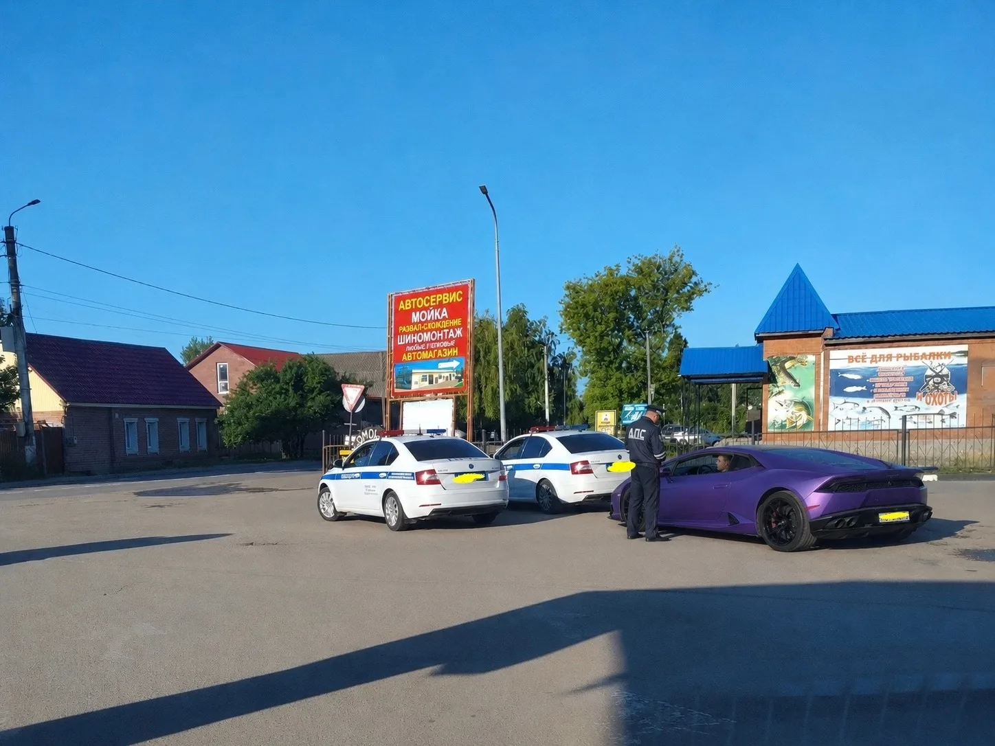 Неважно какая у тебя машина, если она тонированная 😀 перед законом все равны
