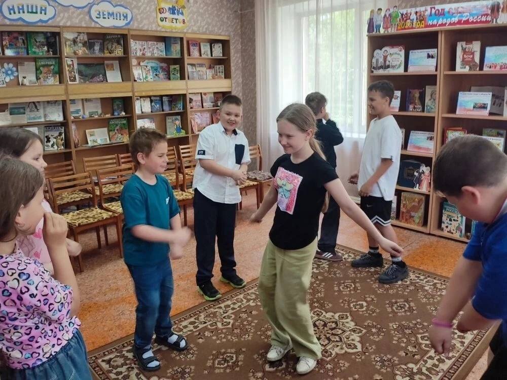 Увлекательный час «Народные игры и забавы» в детской библиотеке №5

Сотрудники детской библиотеки №5