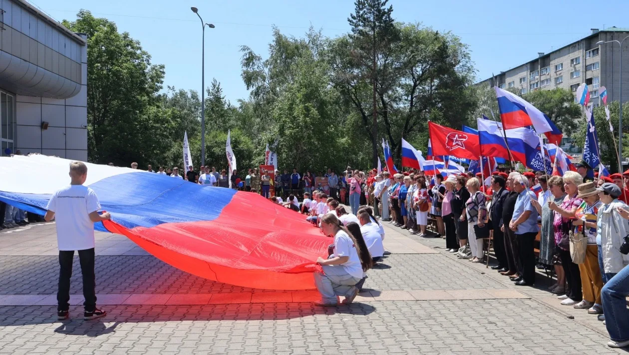 🇷🇺 Концерты, мастер-классы и огромный триколор: как Уссурийск отметил День России

Жители и гости 