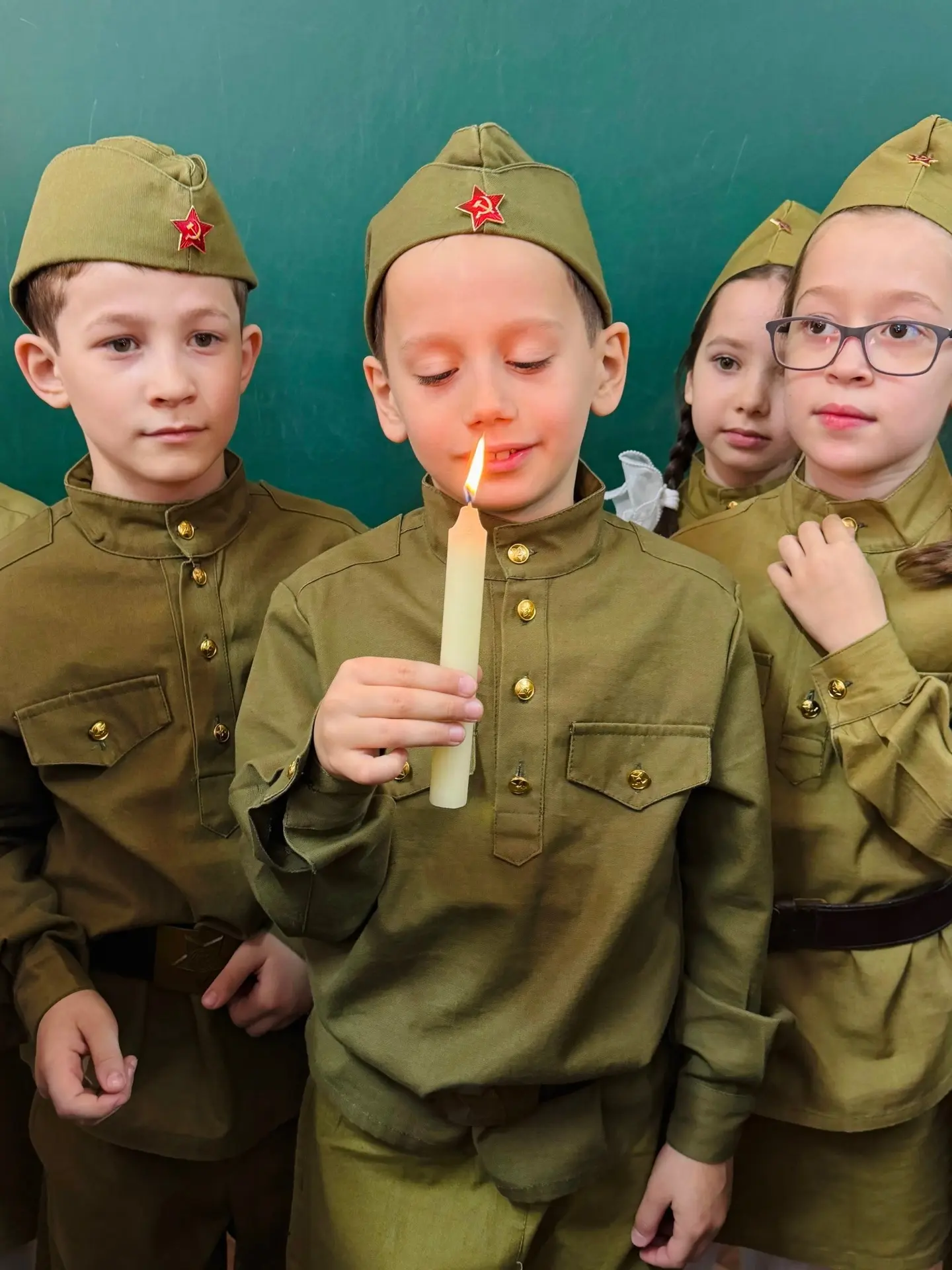 АКЦИЯ "СВЕЧА ПАМЯТИ"🕯️

✯Акция «Свеча памяти» в начальной школе прошла в преддверии Дня Победы

✨В 