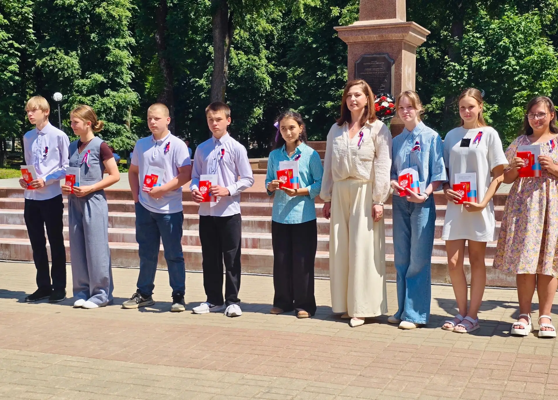 День России 🇷🇺

12 июня состоялась торжественная церемония, посвященная вручению паспортов в рамка