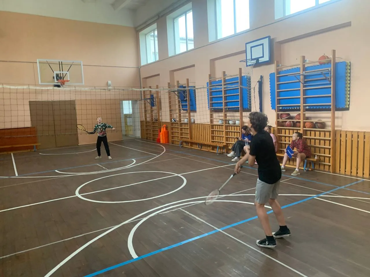 🏸 Турнир по бадминтону в летнем лагере МАОУ СОШ п. Рыбачий! 🏸
Этим летом в нашем летнем лагере про