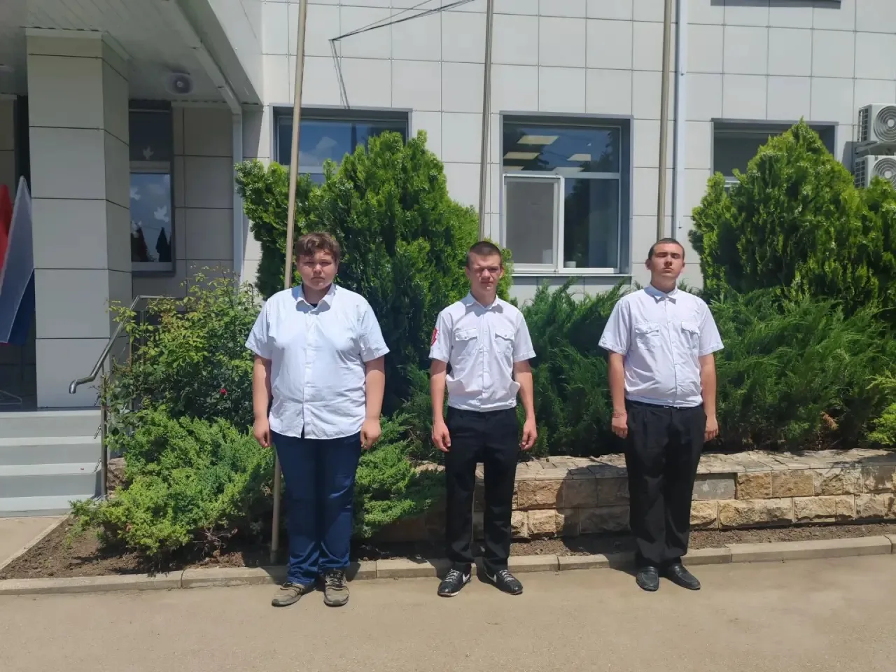 Завершилась очередная учебная неделя в Кореновском политехническом техникуме.  

🇷🇺Флаги спущены, 
