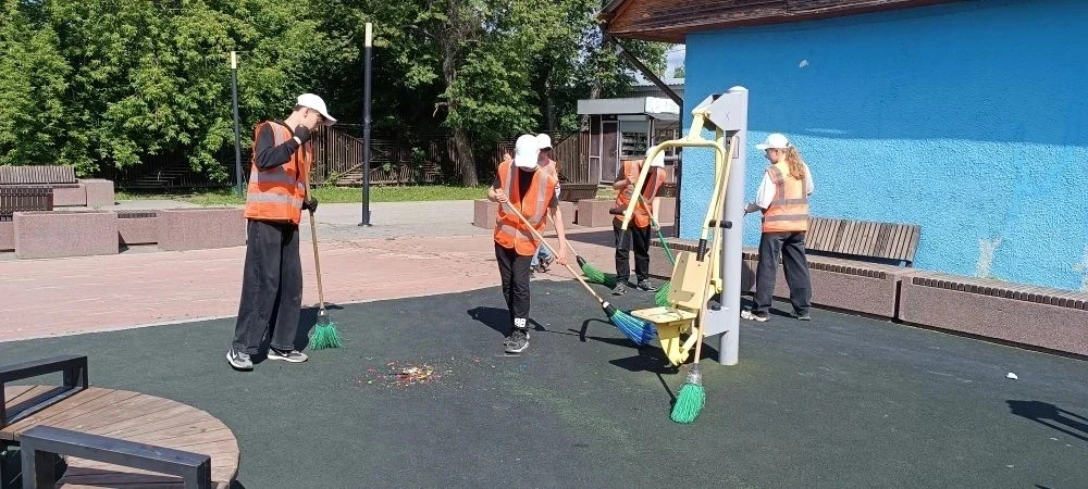 1 июня 2026 года в Лобвинском центре культуры и спорта дан старт трудового лета. У большинства школь