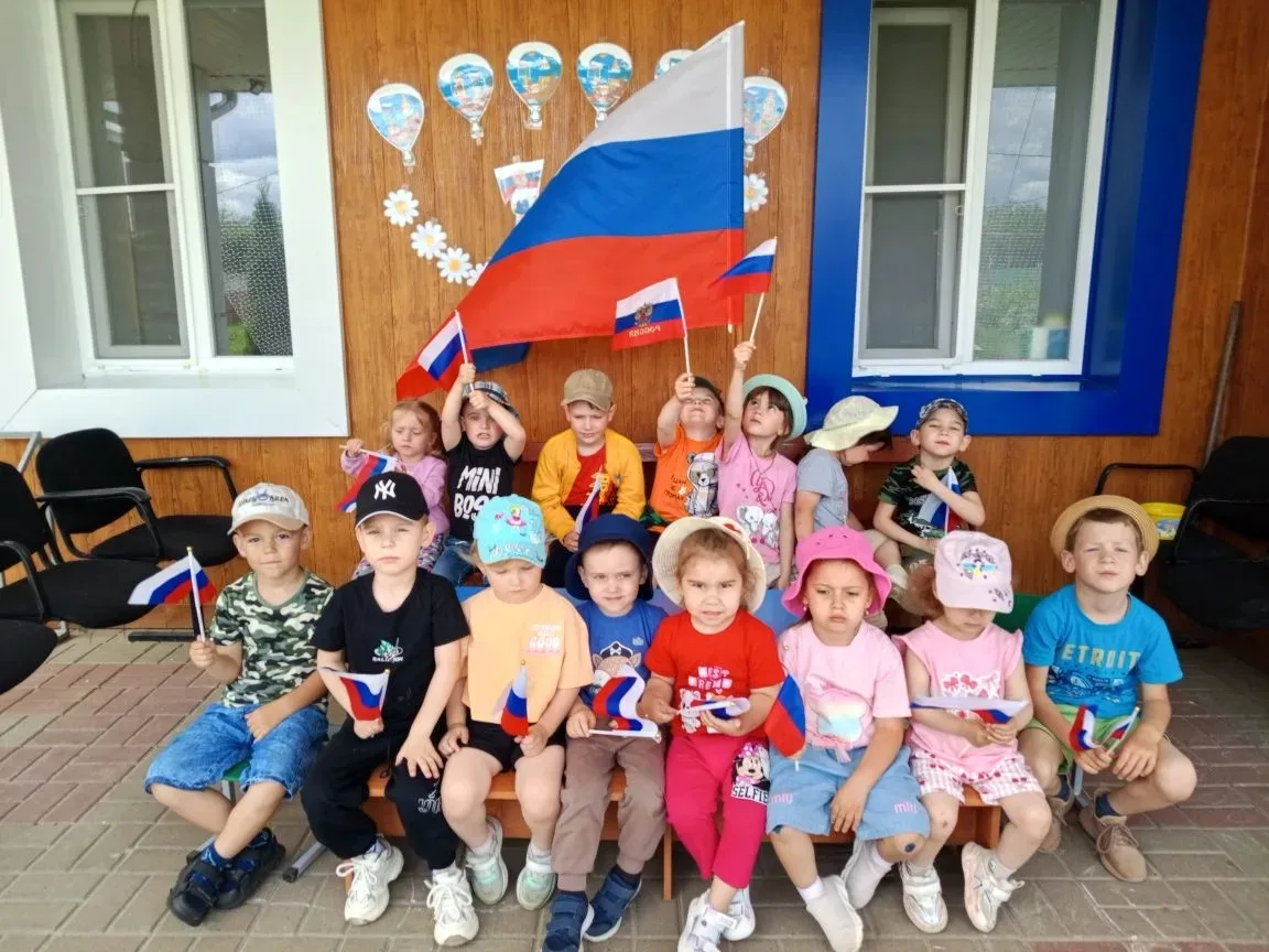 🇷🇺 Дошколята - юные патриоты.

📎 В преддверии праздника День России, воспитанники детского сада с