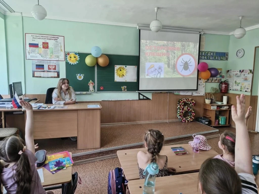 9 июня
Пришкольная площадка
Минутка безопасности " Опасно! Клещи!"