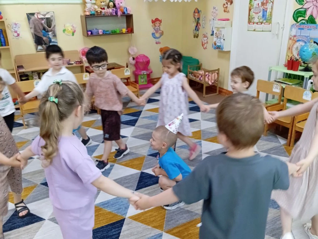 Фольклорная игра "Колпачок" в группе "Сказка" Воспитатель Москаленко Л. Н