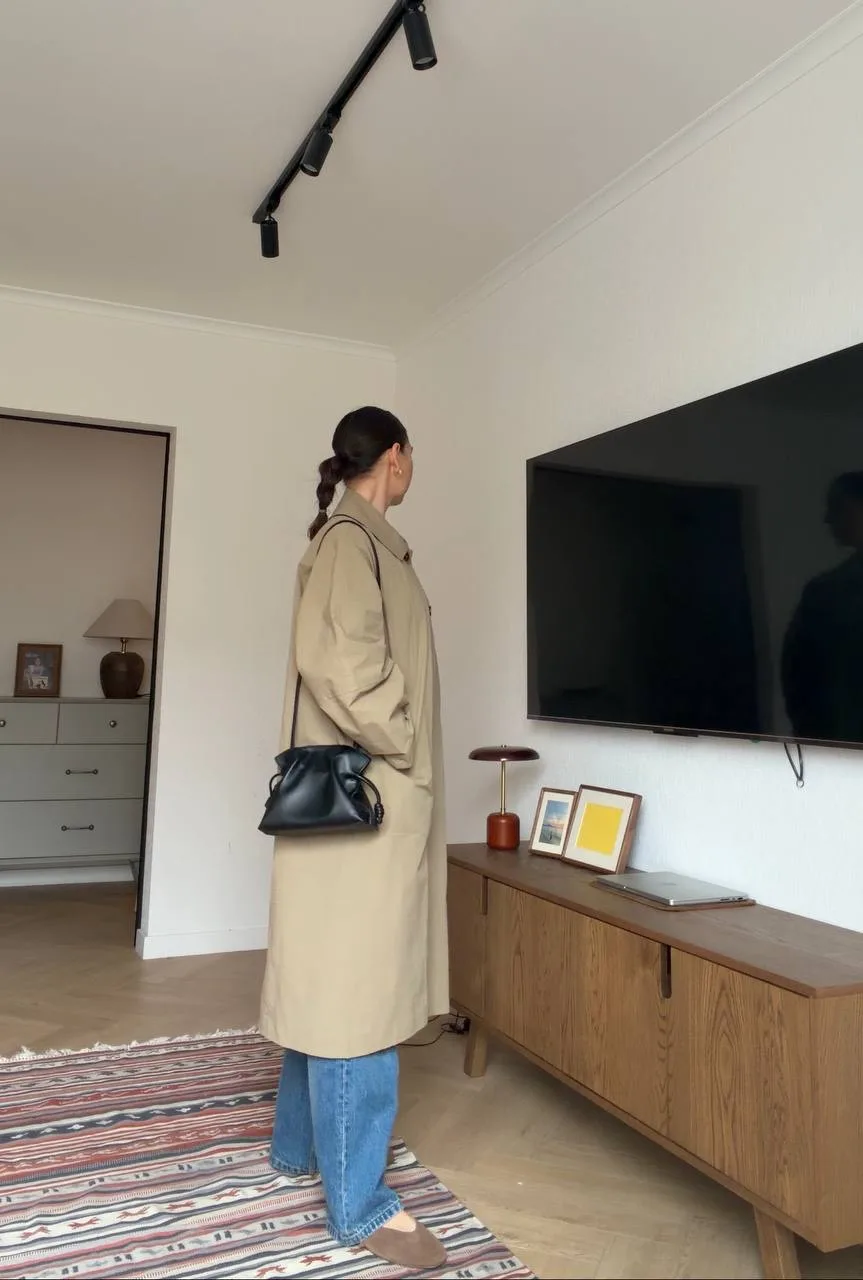 Вчера получила сумочку 🤍

Зимой в Шанхае хотела купить похожую в Cos, но купила свитер. И долго не 