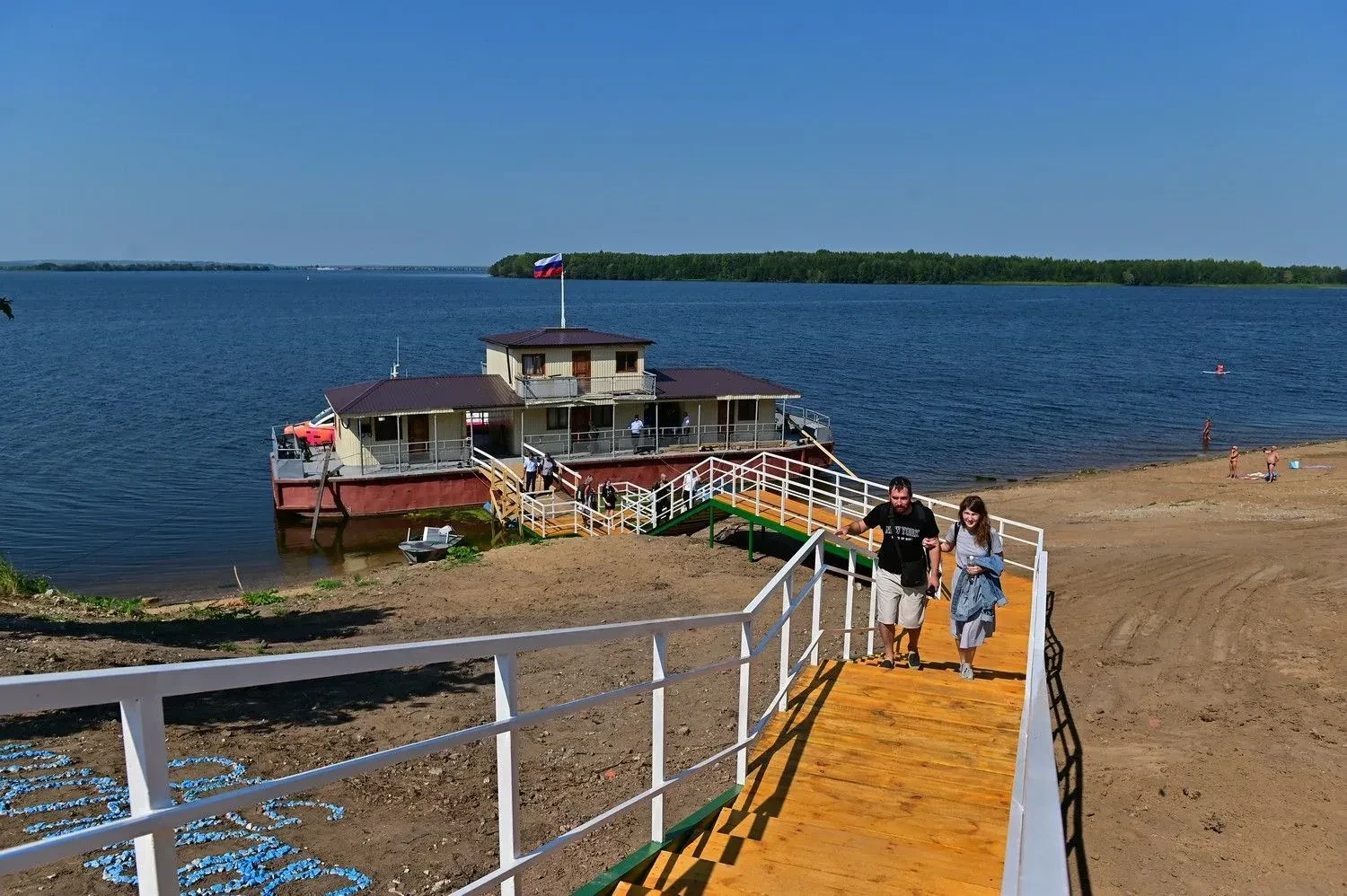 Васильсурск вступил в водный сезон: установлена пристань и запущен «Метеор» 
Была установлена приста