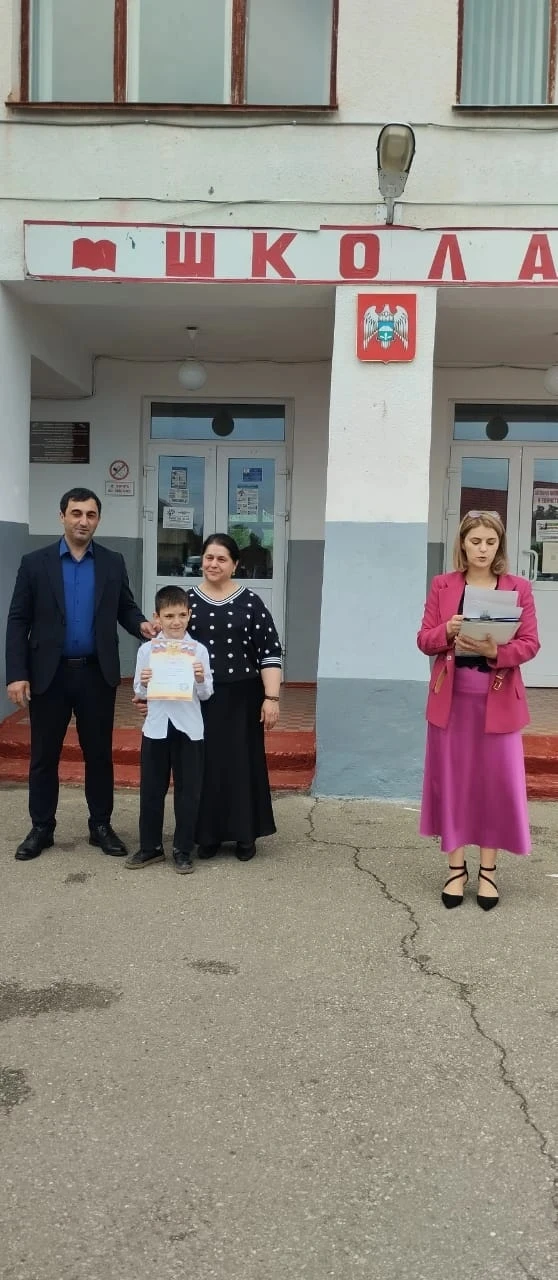 Отличники 3 "А" класса.
Пишет нам учитель начальных классов, Кагермазова Зита Хасанбиевна.

"Дети – 