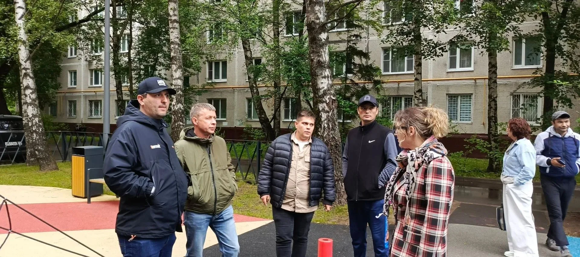 Глава управы района Тёплый Стан Николай Сергеевич Комиссаров 18 июня 2026 года провёл обход территор