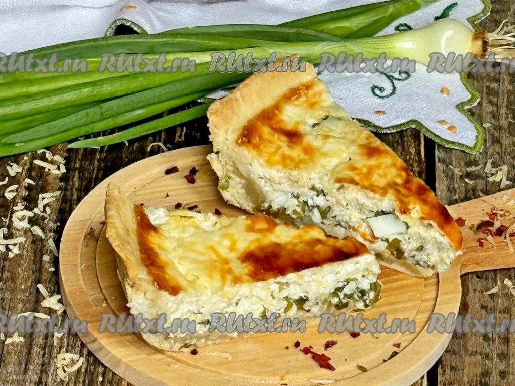 Киш с зелёным луком и яйцом

Киш - открытый песочный пирог с несладкой начинкой и сметанной (или сли