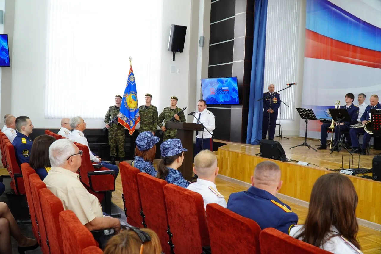 В УФСИН России по Кировской области состоялось торжественное мероприятие, посвященное Дню России

В 