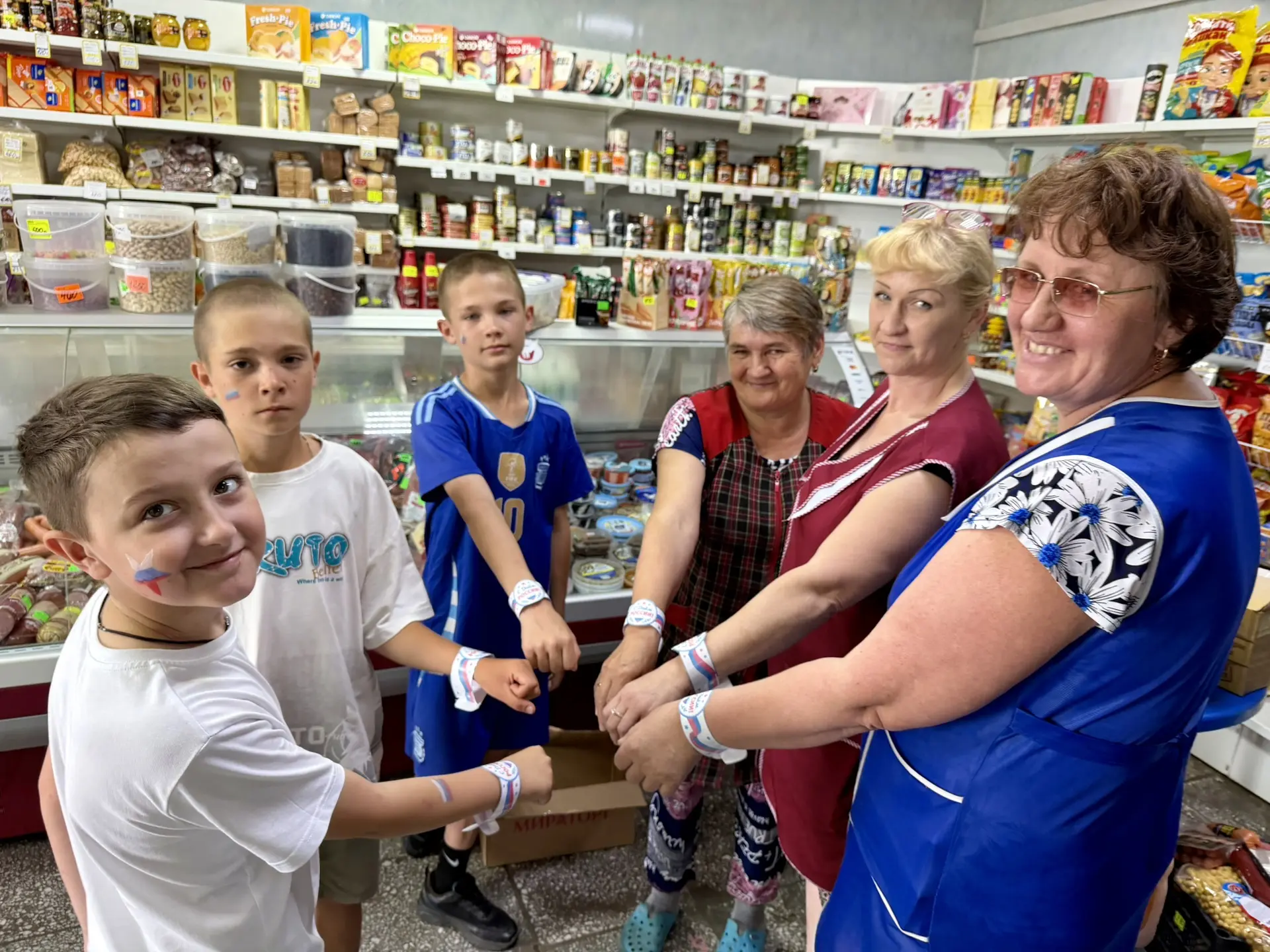 🇷🇺Пожелаем России! 

♥️Юные патриоты поздравили жителей Быструхи с Днём России. Ребята вышли на ул