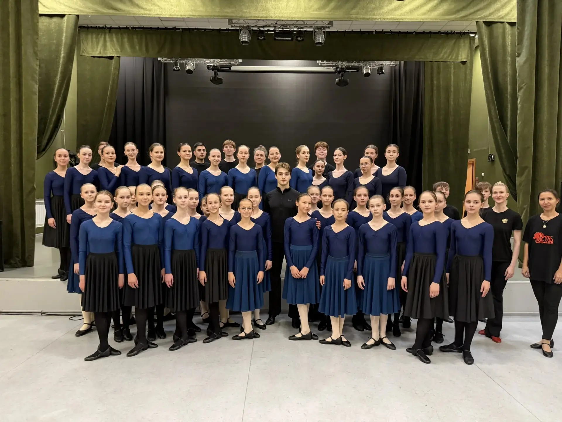 Уровень - космос: мастер-класс от артиста ГААНТ им. Игоря Моисеева!💃🔥

В стенах нашей школы произо