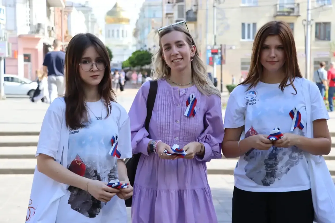 🇷🇺Акция «Российская ленточка» на улицах Ростова 🇷🇺

В преддверии Дня России Ростовпатриотцентр в