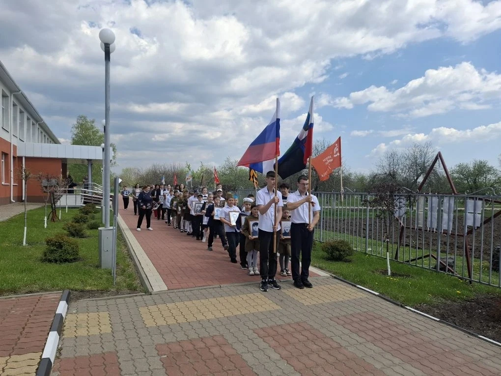 📸 «Бессмертный полк» — живая связь поколений 

В нашей школе прошла трогательная и значимая акция «