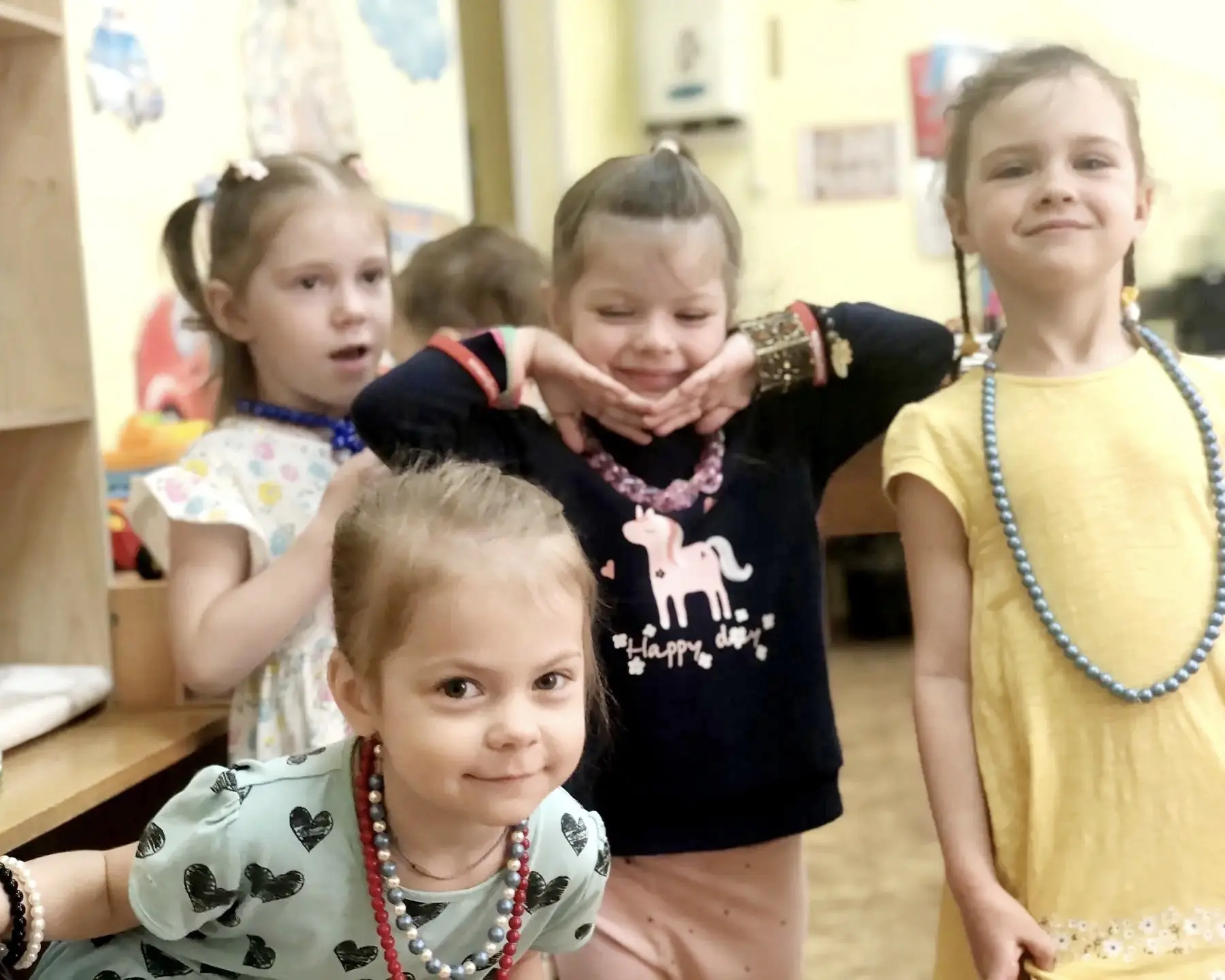 В руки бусы мы возьмём, 
С ними мы играть начнём! ❤️‍🔥

С приятного и интересного сюрприза начался 