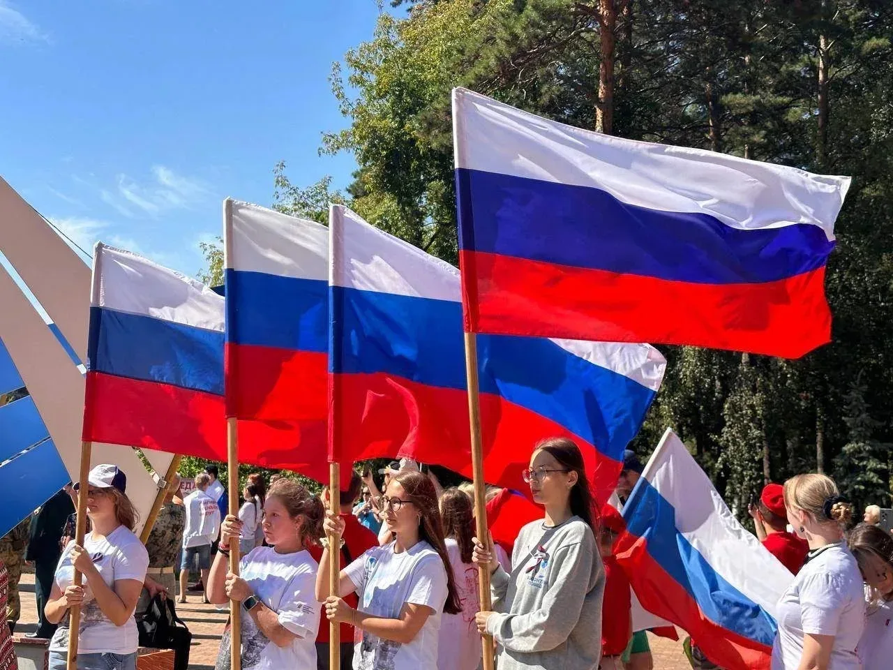 Как пройдёт День России в Ангарске 🇷🇺

🔹Праздничные мероприятия пройдут в День России в Ангарском