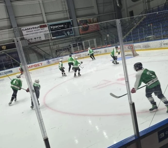 Весенние каникулы с пользой! 🏒 
Весна – это время, когда природа просыпается, и хоккеисты нашей ком