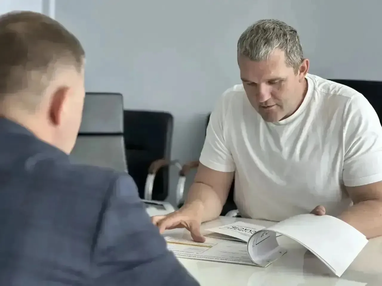 Знакомим участника программы «Герои Ярославии», Виктора Матвеева с работой нашего министерства. 

Уч
