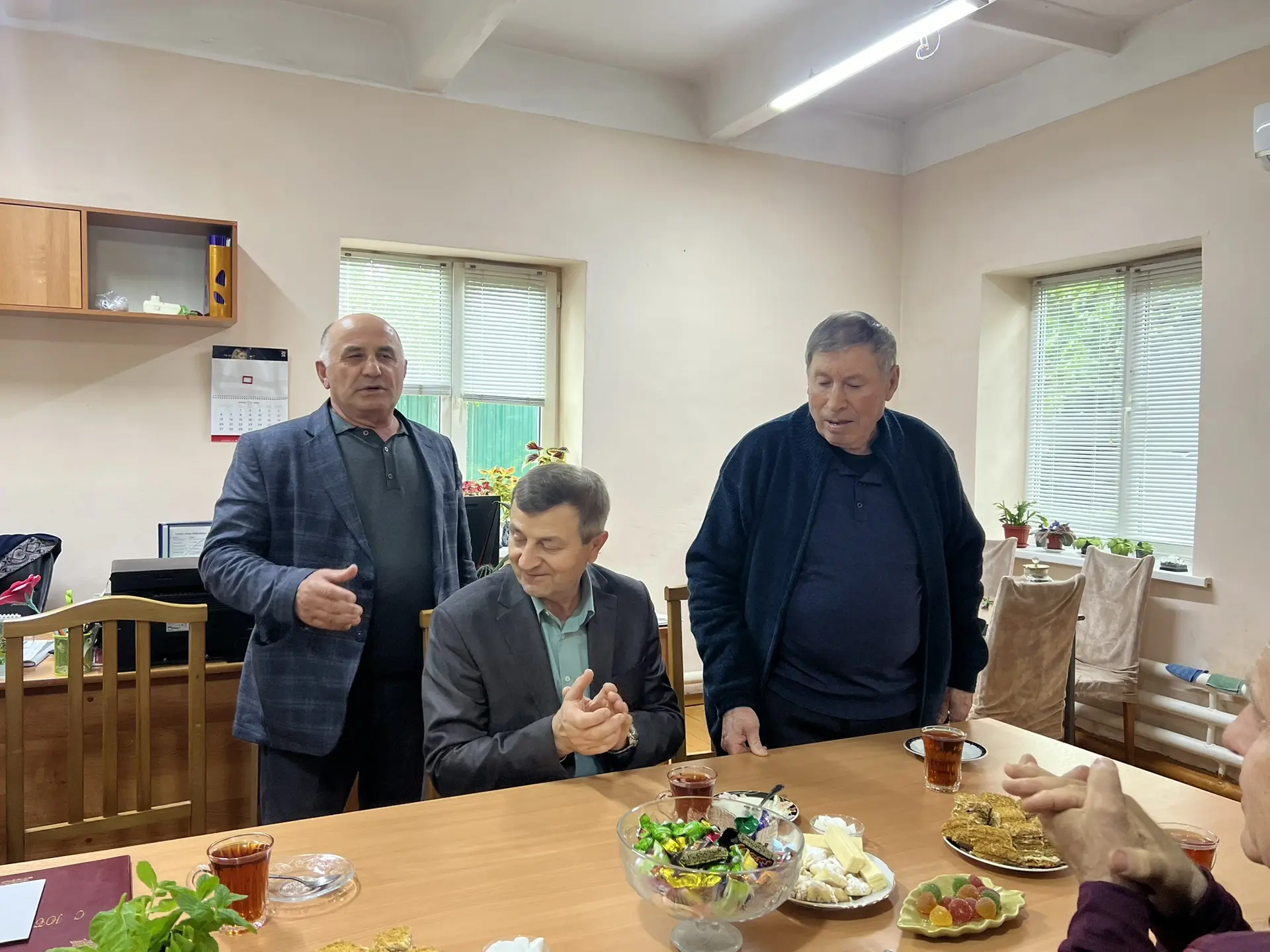 Коллектив ГБУ РД КЦСОН в м/о « г. Избербаш» во главе с директором Закаригаевым З. А. в торжественной