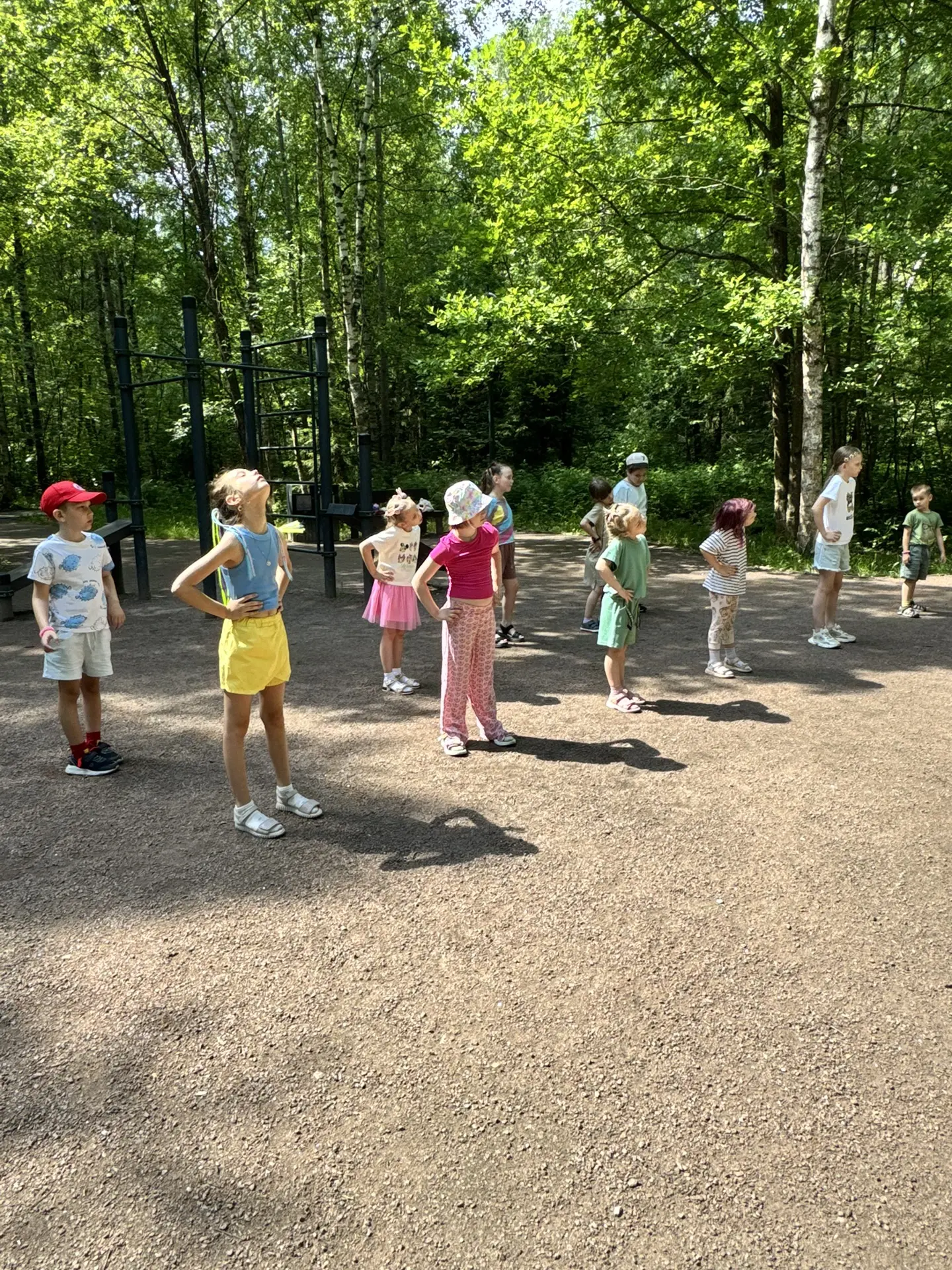 ☀️ Прекрасные летние деньки в летнем клубе проходят очень насыщенно и весело! 🌞

Мы играем в подвиж