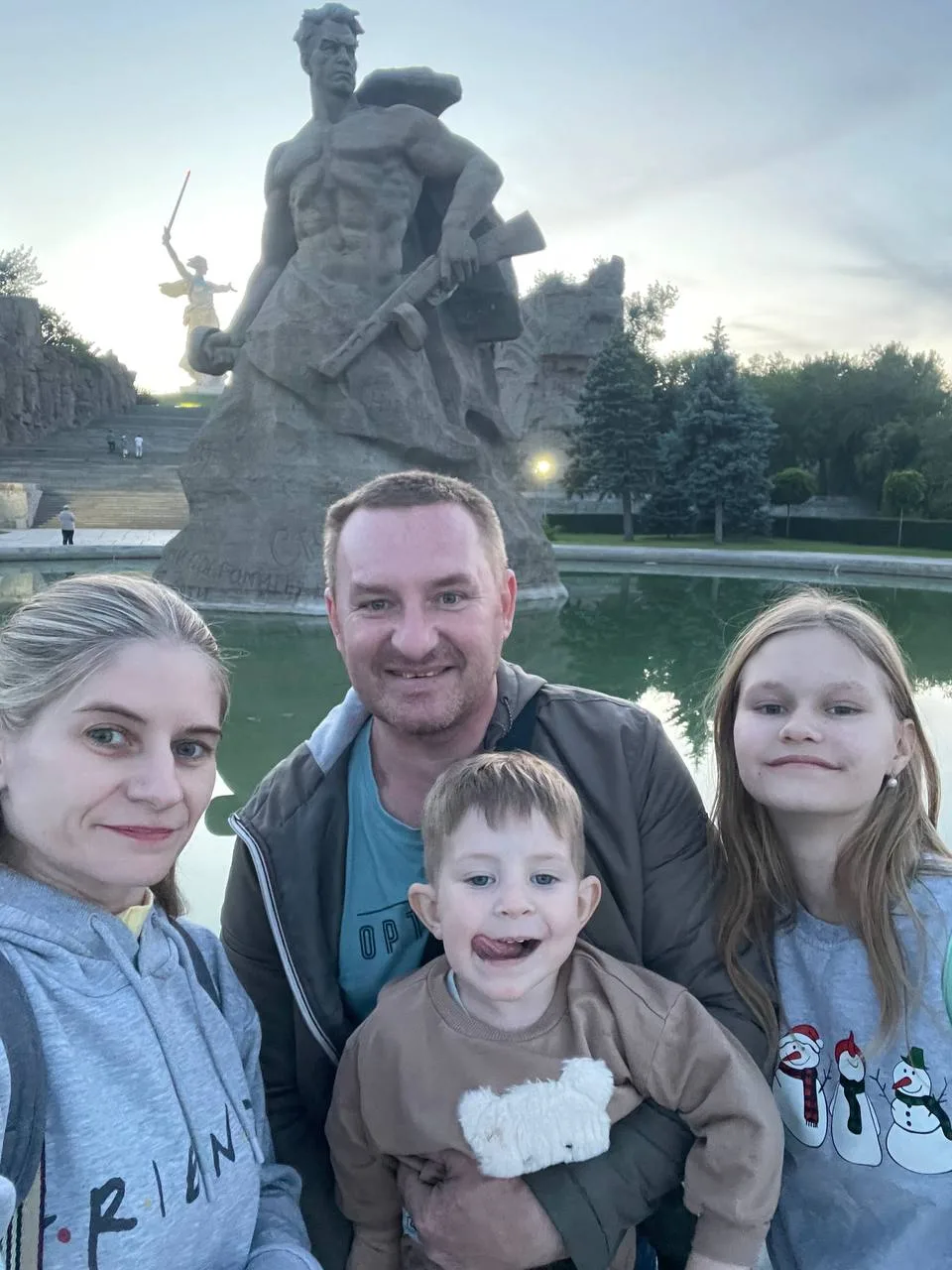 Мои хорошие, поздравляю вас с праздником — Днем России! 🇷🇺 

День страны, в которой мы живем, созд