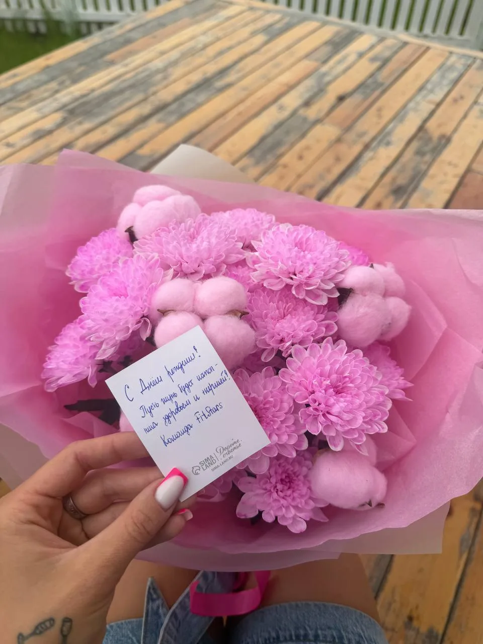 Такой неожиданный букетик от моих Любимочек ❤️

Уехала праздновать загород (хоть и сама живу за горо