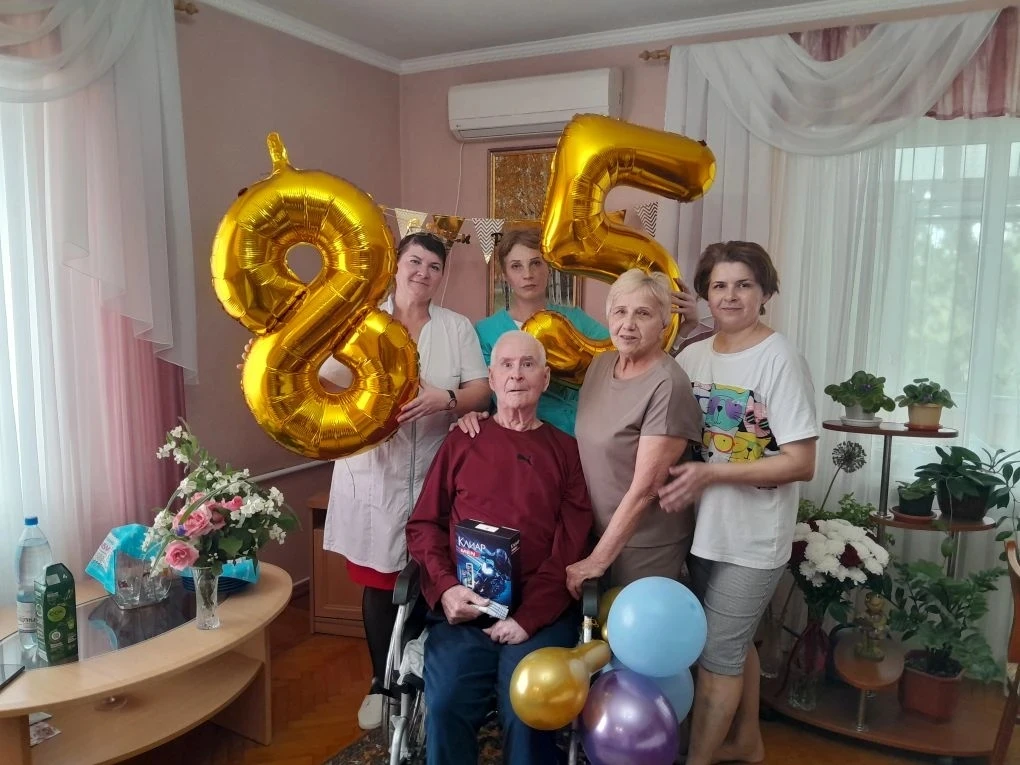 В рамках проекта «Время активных» волонтёры МБУ «ЦСОГПВиИ Сальского района» продолжают радовать и по