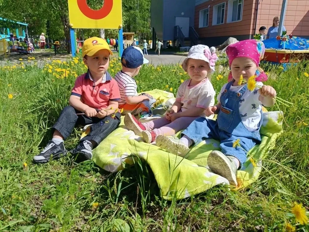 🌸🔆Лето в группе «Ягодка»: ловим каждый тёплый момент!

Лето для ребят - это время удивительных отк