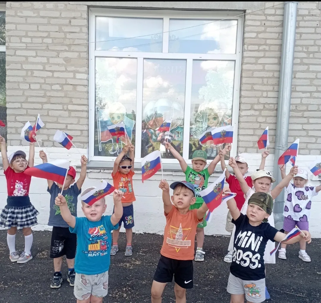 🇷🇺         12 июня — День России 

✨В преддверии «Дня России» в детском саду прошло коллективное т