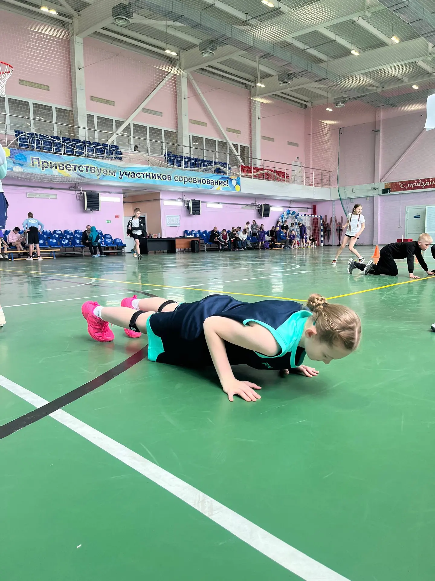 В преддверии Дня России в спортивной школе «Орлан», где проходит летняя смена оздоровительного лагер