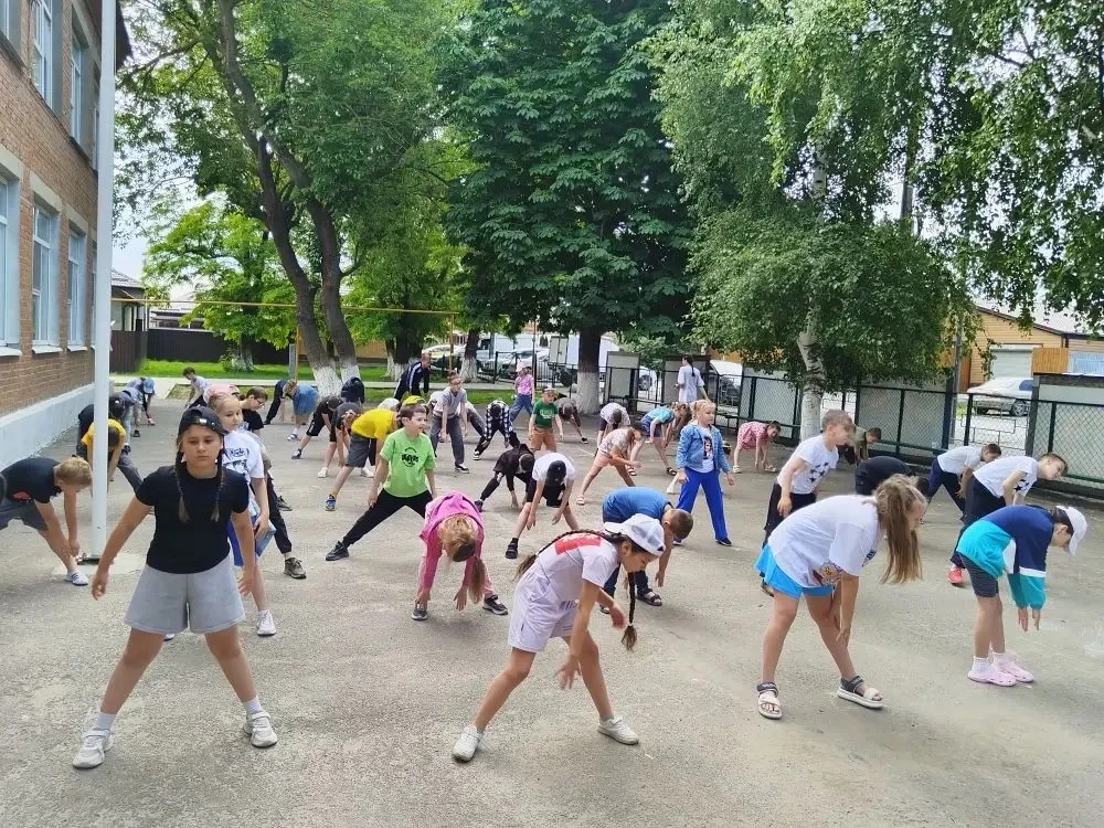 Слева - лето,
Справа - лето,
До чего
Прекрасно это! ☀️