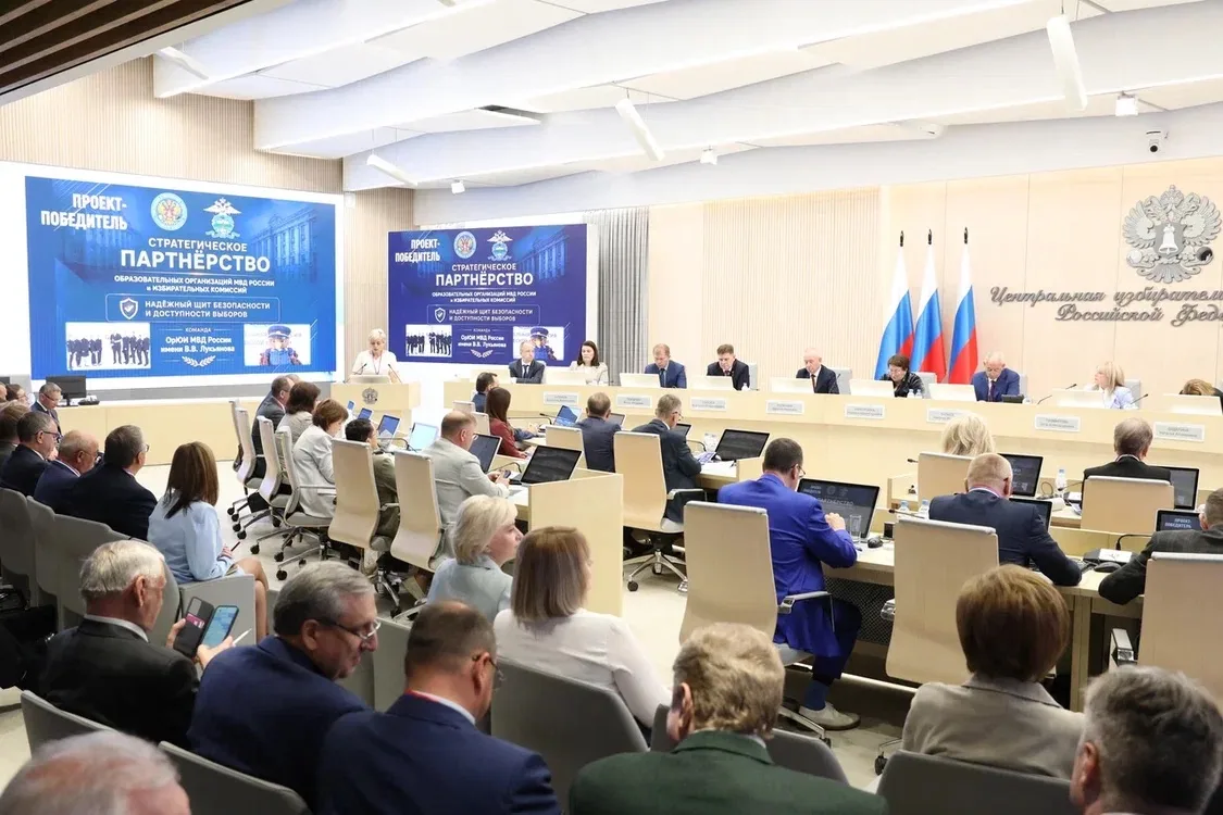 В ЦИК России состоялась рабочая встреча Эллы Памфиловой и Андрея Кондратьева
 
Сегодня в Москве в ра