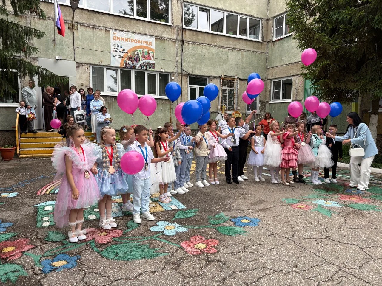 Отгремели выпускные для наших дошколят! В этом году выпускной бал прошёл на корабле в открытом море,