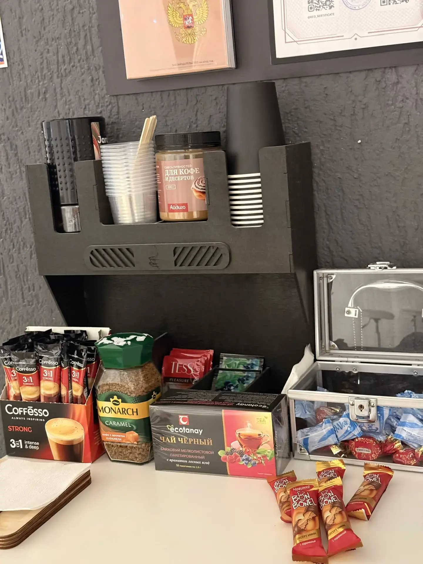 Ждём вас в нашей студии, расположенной в центре города, рядом с Кировским парком. У нас вы сможете:
