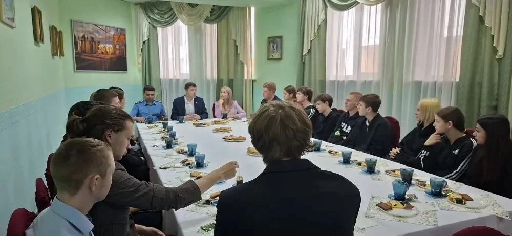 ВАЖНЫЙ ДИАЛОГ!

В УТЖТ - филиале ПривГУПС прошла встреча студенческого актива, обучающихся и детей у