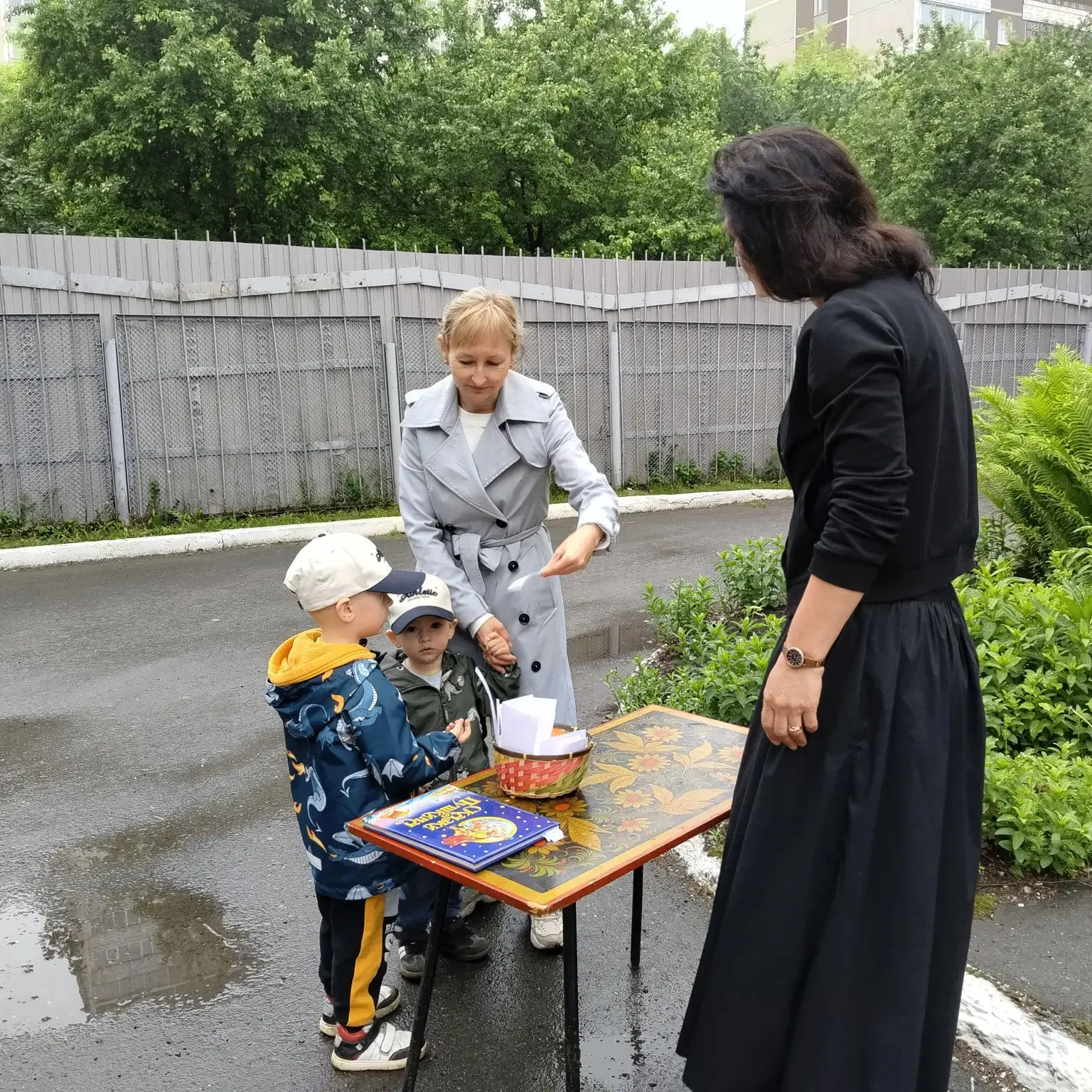 🎭 Пушкинский день: путешествие в мир сказки и архаизмов!

Сегодня наш детский сад превратился в нас