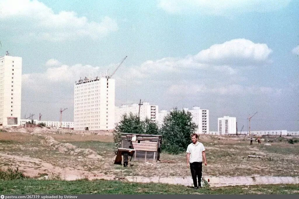 У Малого городского пруда, 1967 год. Фото Владимира Дорофеева с сайта pastvu.com  

Прислать новость